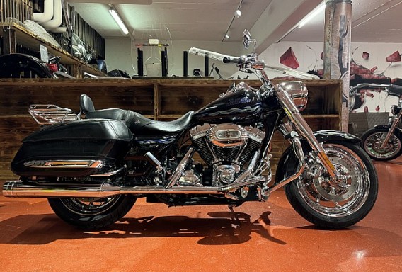 Harley-Davidson CVO Road King FLHRSE3 - 1