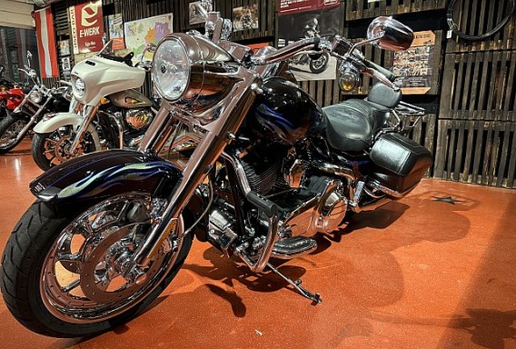 Harley-Davidson CVO Road King FLHRSE3 - 10