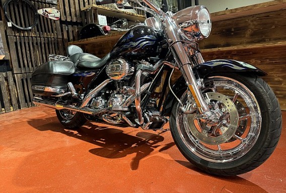 Harley-Davidson CVO Road King FLHRSE3 - 3